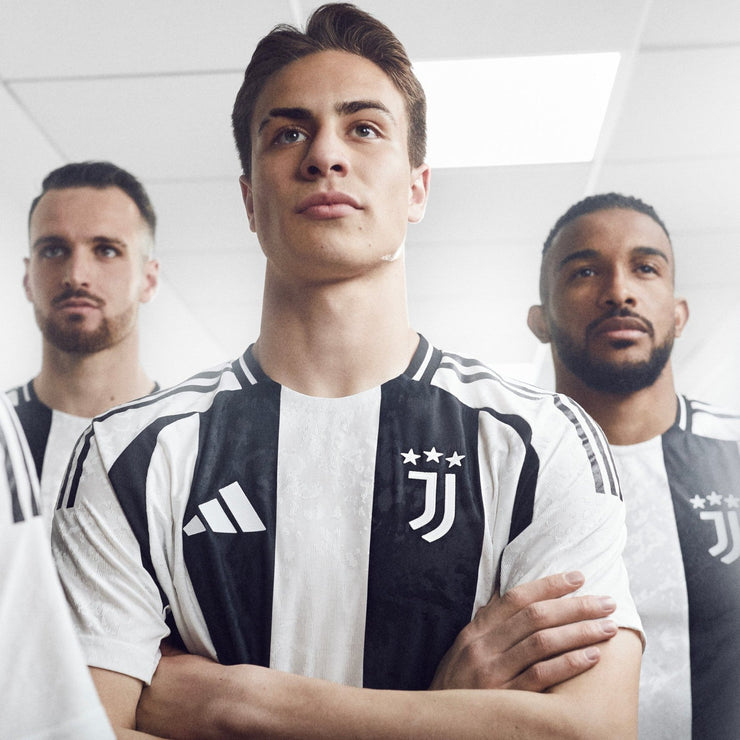 Juventus 24/25 Home Kit